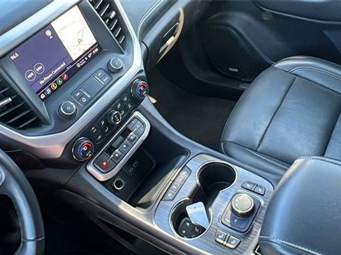 Used 2023 GMC Acadia SLT image 30