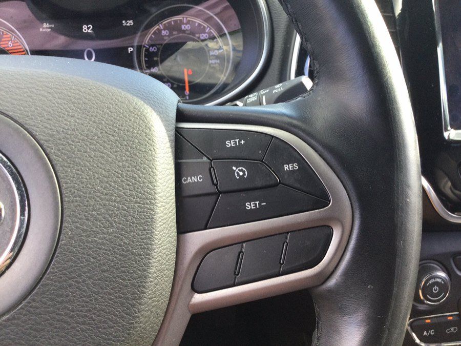 Used 2019 Jeep Cherokee High Altitude AWD/4WD image 31