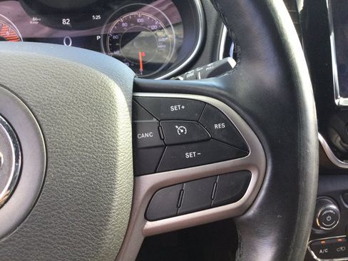 Used 2019 Jeep Cherokee High Altitude AWD/4WD image 31