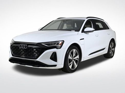 Certified 2024 Audi Q8 e-tron Premium image 1