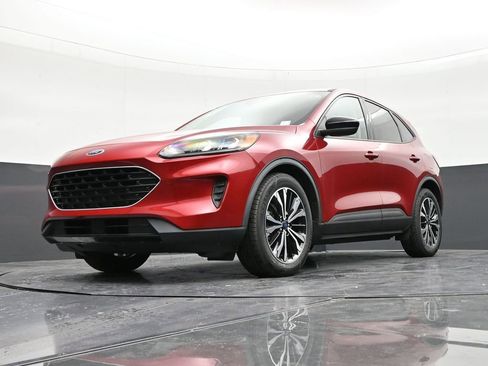 Used 2021 Ford Escape SE w/ SE Sport Appearance Package FWD image 20