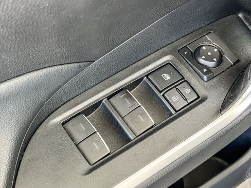 Used 2022 Toyota RAV4 XLE Premium AWD/4WD image 25