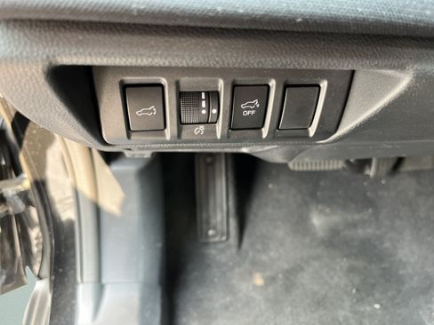 Used 2025 Subaru Outback Premium AWD/4WD image 14
