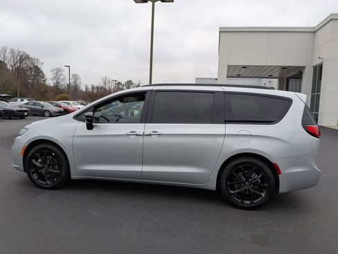 New 2026 Chrysler Pacifica Select image 8