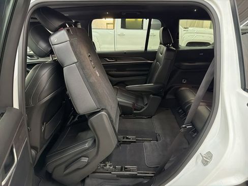 Used 2024 Jeep Grand Cherokee L Limited w/ Luxury Tech Group II image 24