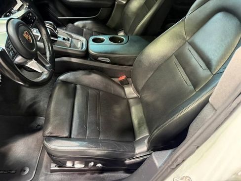 Used 2017 Porsche Panamera 4 image 24
