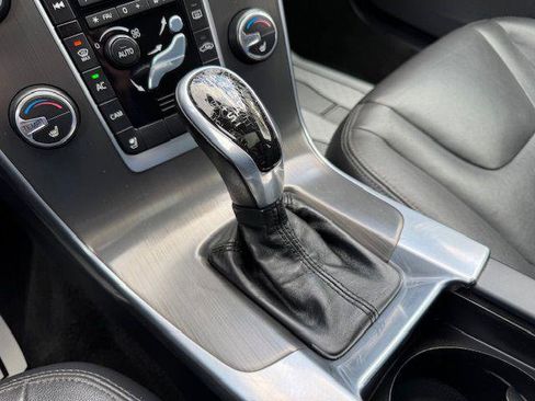 Used 2015 Volvo V60 T5 Premier Plus image 21