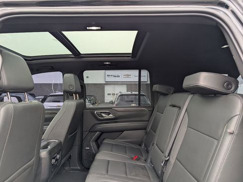 Used 2022 Chevrolet Suburban LT w/ LT Signature Package image 10