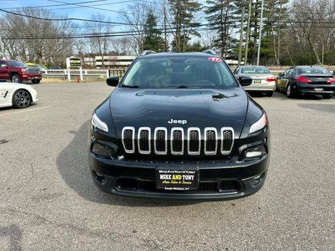 Used 2017 Jeep Cherokee Latitude w/ Comfort/Convenience Group image 2