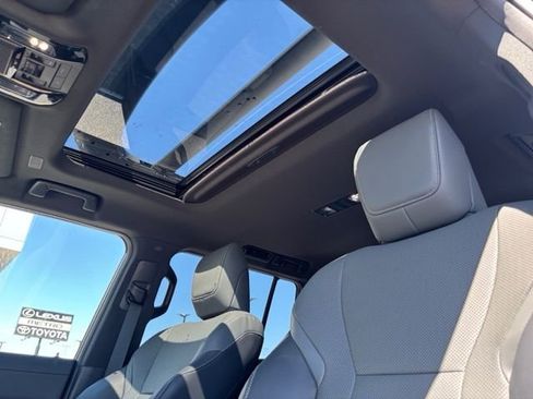 Used 2024 Lexus GX 550 w/ Accessory Package (Z1) image 22