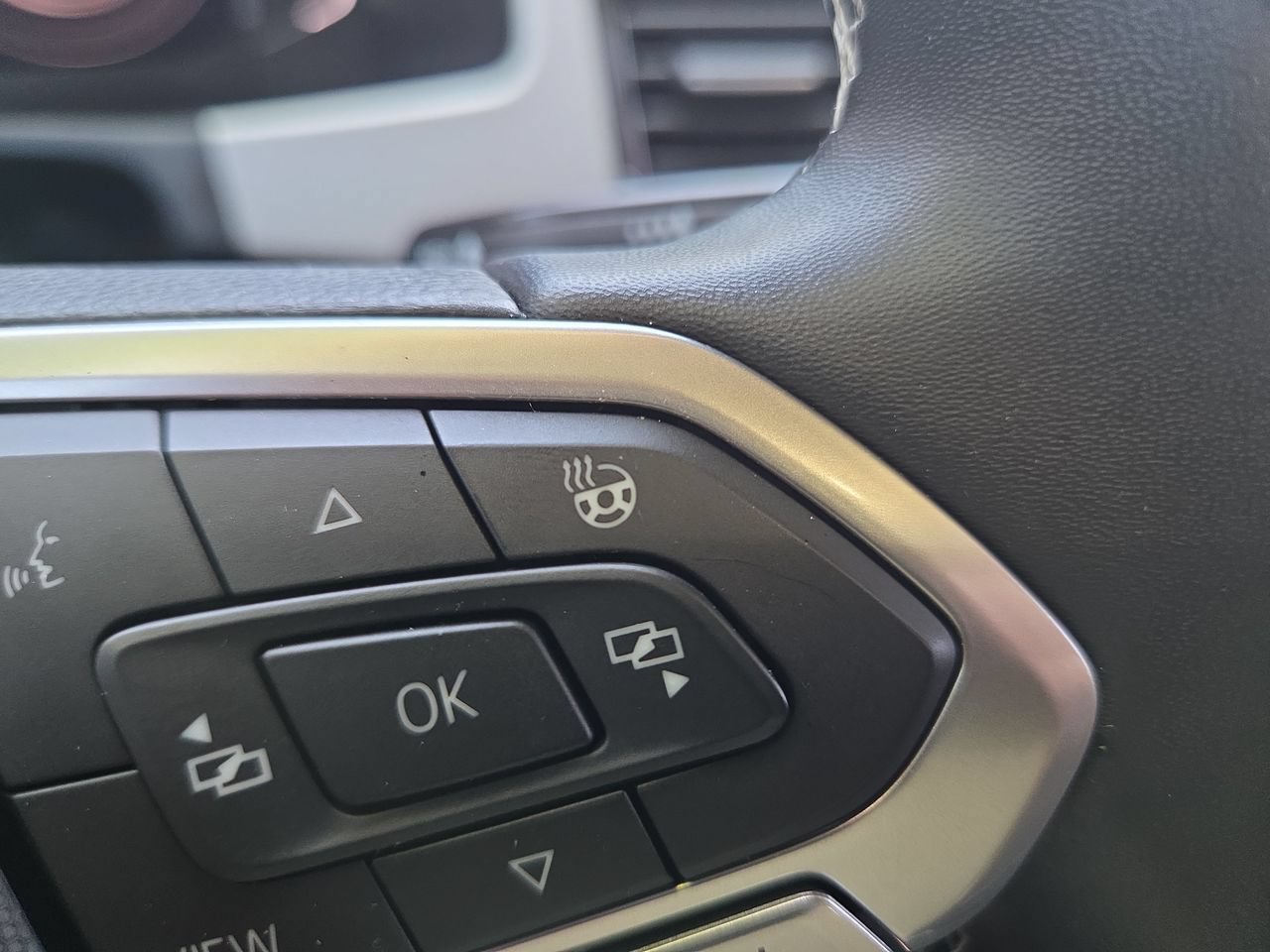 Used 2022 Volkswagen Atlas SEL AWD/4WD image 39