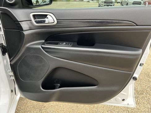 Used 2022 Jeep Grand Cherokee Laredo X image 14