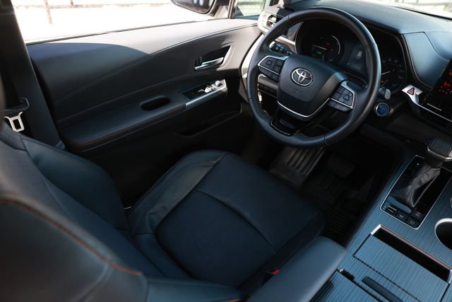 Used 2023 Toyota Sienna XSE FWD image 24