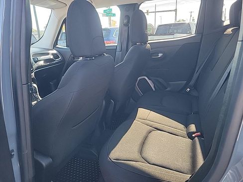 Used 2017 Jeep Renegade Latitude w/ Cold Weather Group AWD/4WD image 16