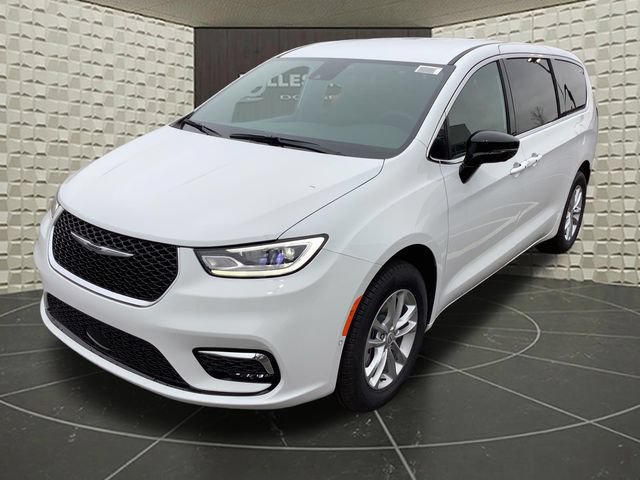 New 2026 Chrysler Pacifica Select AWD/4WD image 4
