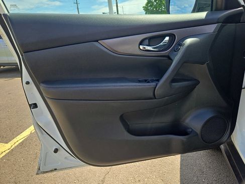 Used 2016 Nissan Rogue SV w/ SV Moonroof Package AWD/4WD image 12