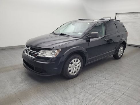 Used 2020 Dodge Journey SE w/ SE Popular Equipment Group FWD image 2