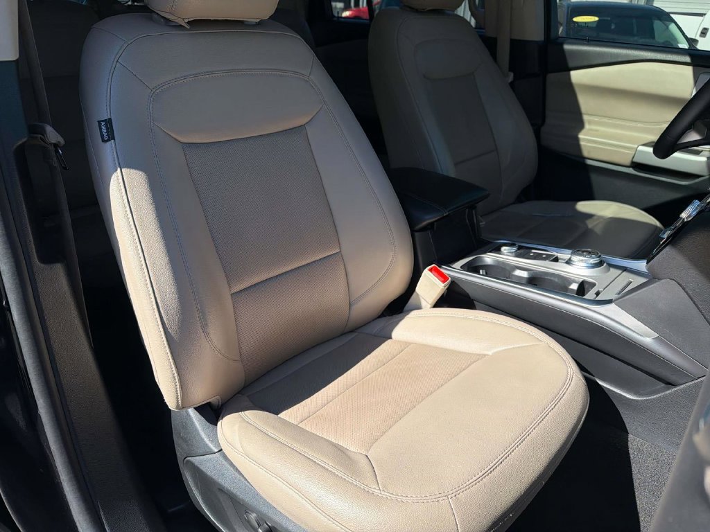 Certified 2023 Ford Explorer Limited w/ Limited Technology Package AWD/4WD image 32
