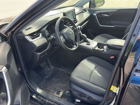 Used 2021 Toyota RAV4 XLE AWD/4WD image 8