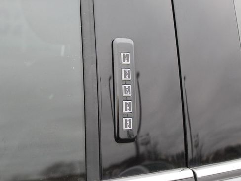 Used 2022 Ford F250 Platinum w/ FX4 Off-Road Package image 5