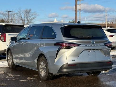 Used 2021 Toyota Sienna LE image 36