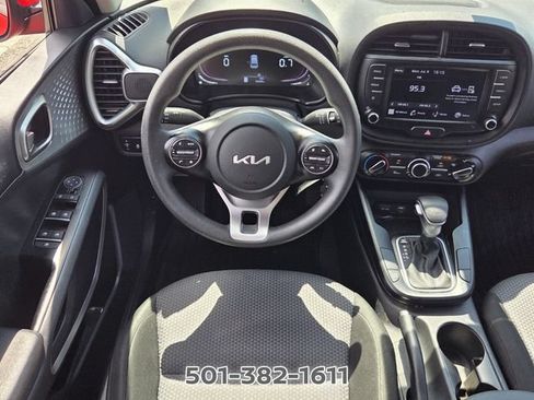 Used 2023 Kia Soul LX w/ LX Technology Package FWD image 11