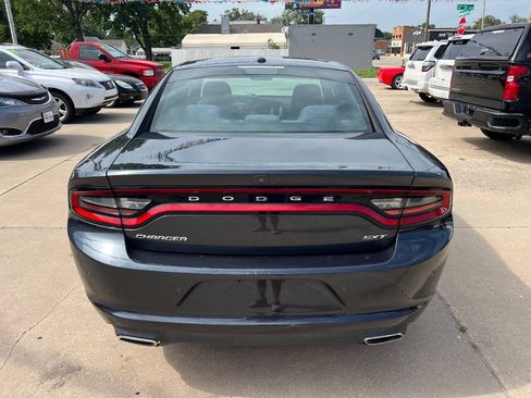 Used 2018 Dodge Charger SXT RWD image 6
