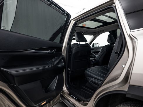 Used 2023 INFINITI QX60 Sensory w/ Vision Package AWD/4WD image 19