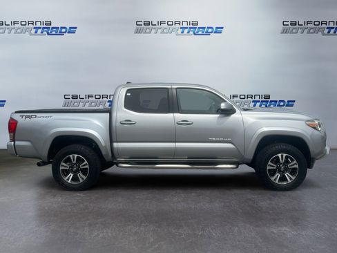 Used 2016 Toyota Tacoma TRD Sport image 4