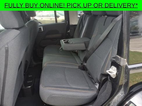 Used 2025 Jeep Wrangler Unlimited Sahara image 25