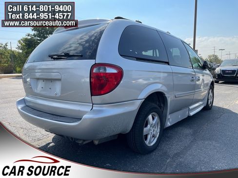 Used 2005 Dodge Grand Caravan SXT image 9