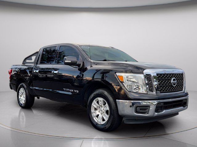 Used 2018 Nissan Titan SV w/ SV Convenience Package AWD/4WD image 9