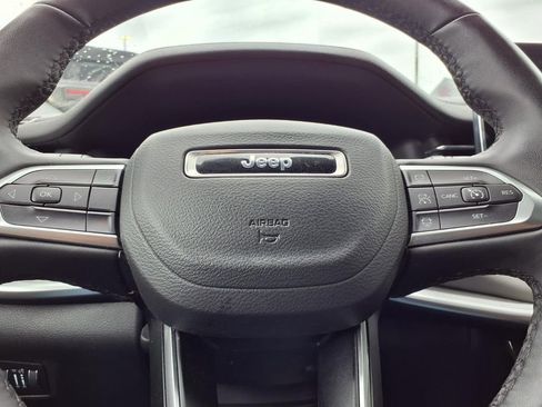 Used 2025 Jeep Compass Limited AWD/4WD image 14