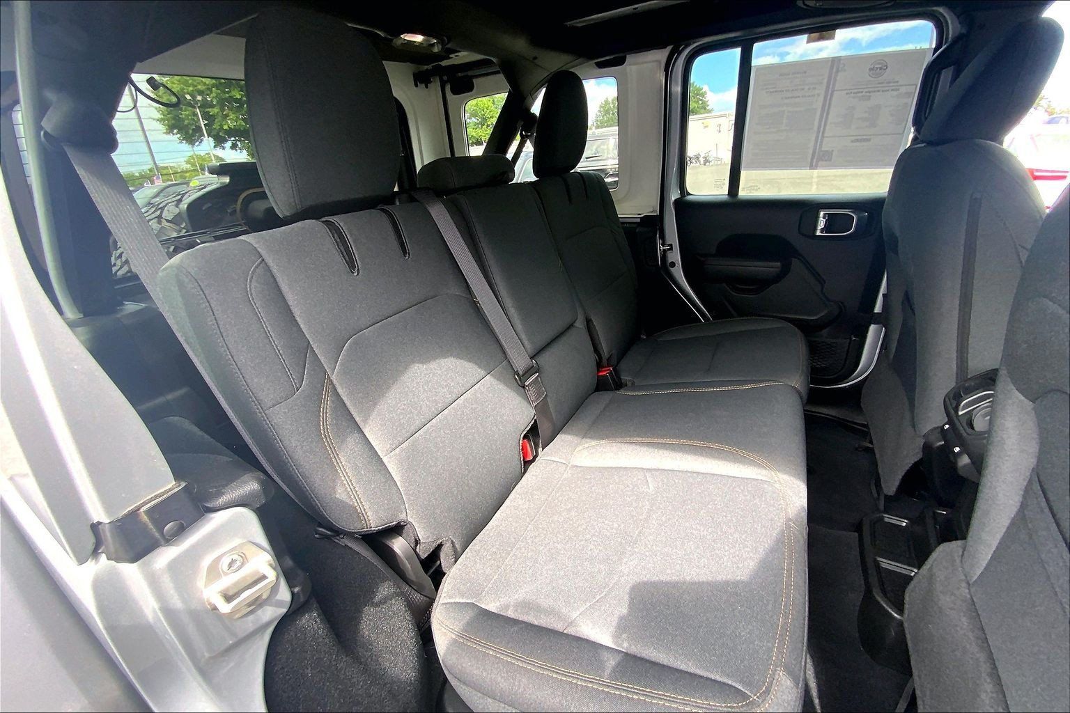 Certified 2024 Jeep Wrangler Unlimited AWD/4WD image 19