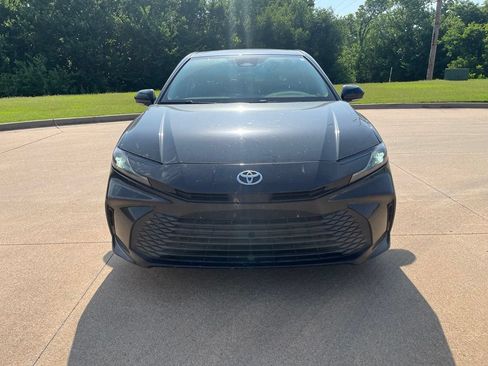 Used 2025 Toyota Camry LE w/ Convenience Package FWD image 8