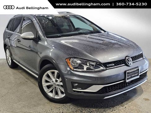 Used 2017 Volkswagen Golf Alltrack SE image 1