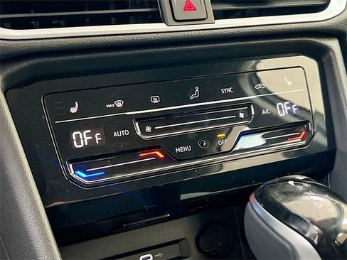 New 2025 Volkswagen Taos SE image 15