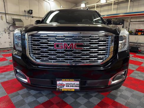 Used 2019 GMC Yukon Denali w/ Denali Ultimate Package image 2