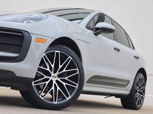 Used 2024 Porsche Macan AWD/4WD image 8