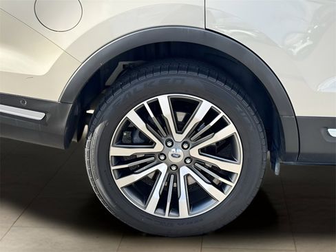 Used 2018 Ford Explorer Platinum image 44