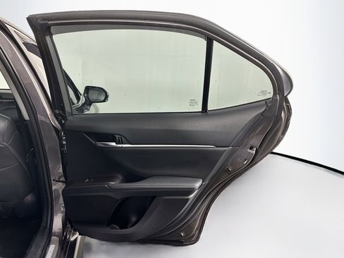 Used 2022 Toyota Camry XSE image 31