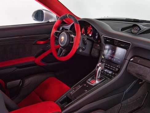 Used 2018 Porsche 911 GT2 RS image 32