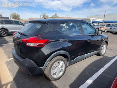 Used 2020 Nissan Kicks S image 4