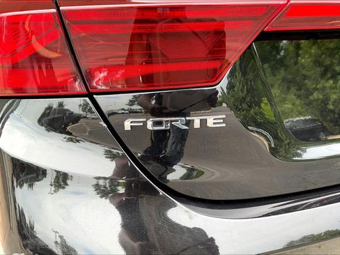 Used 2019 Kia Forte LXS FWD image 22