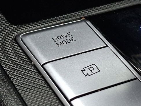 Used 2023 Hyundai Elantra SE image 25