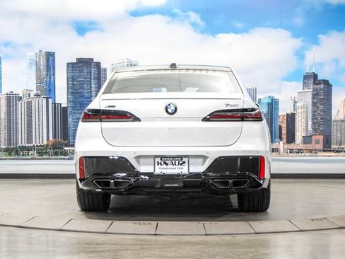 Used 2026 BMW 760i xDrive w/ Premium Package AWD/4WD image 11
