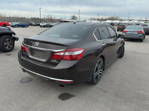 Used 2017 Honda Accord Touring image 8