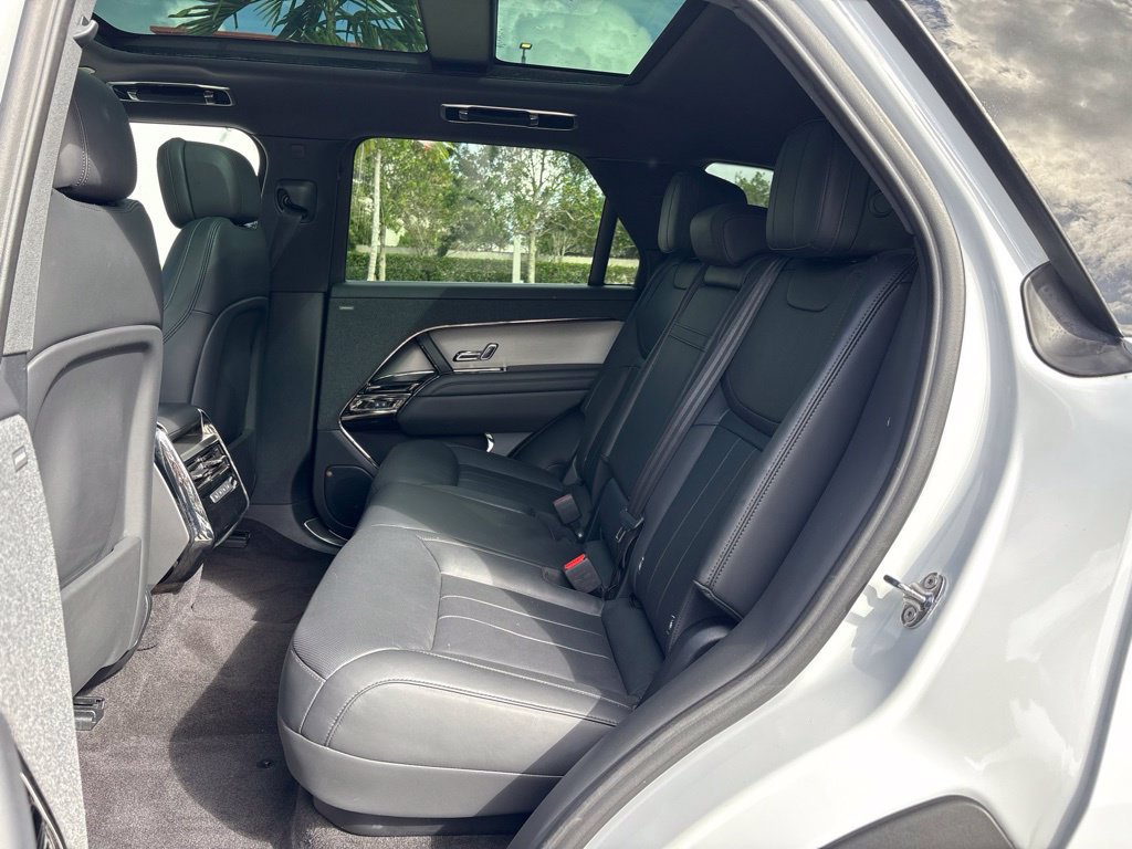 Used 2025 Land Rover Range Rover Sport SE AWD/4WD image 17