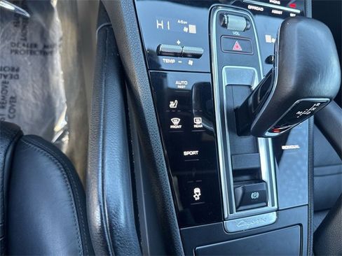 Used 2019 Porsche Cayenne Base image 23