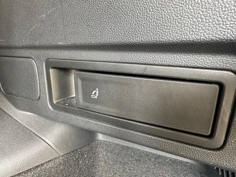 Used 2019 Volkswagen Tiguan SEL image 30